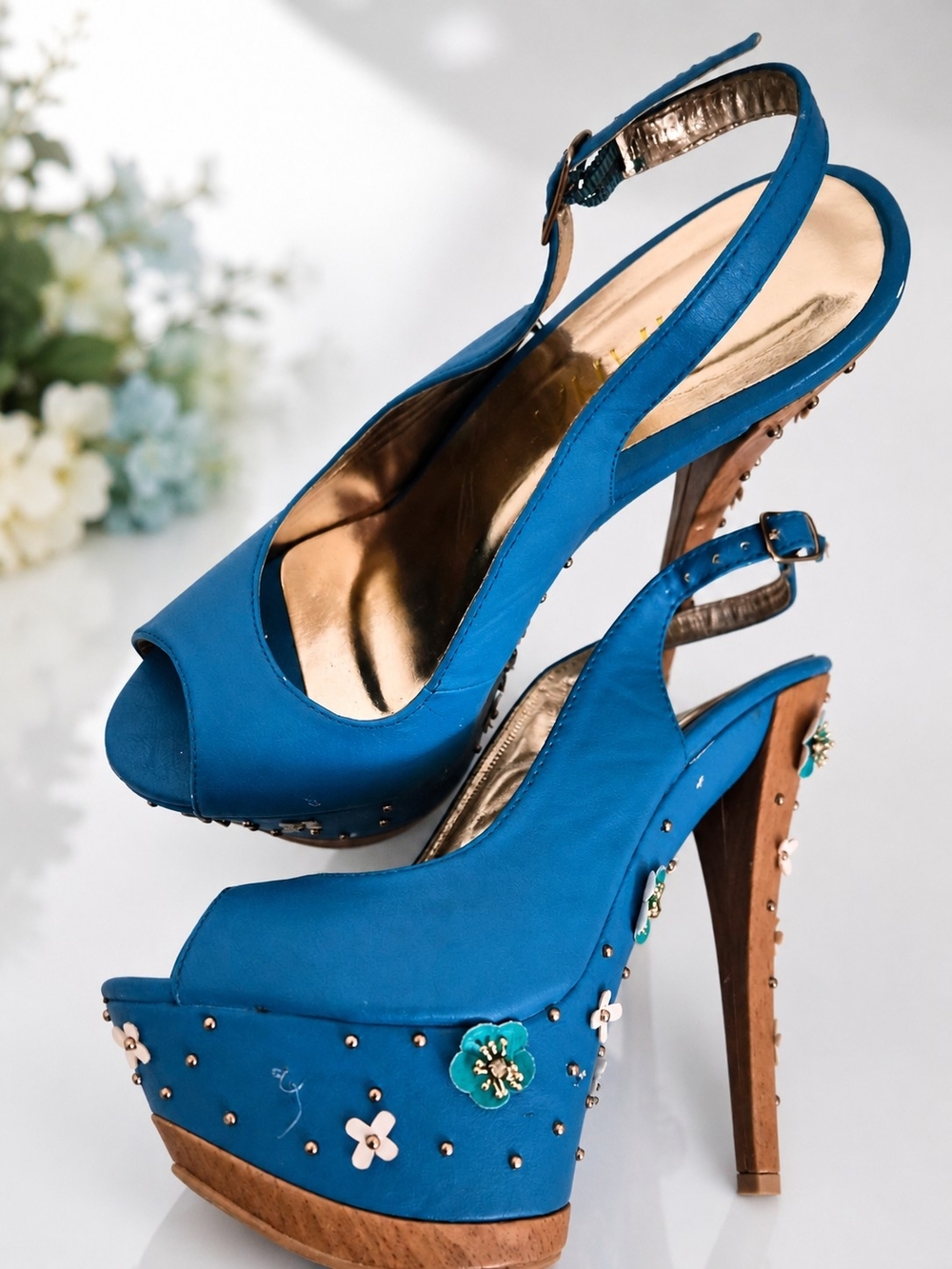 Liliana Size 6.5 Turquoise Blue Floral Studded Platform Heels